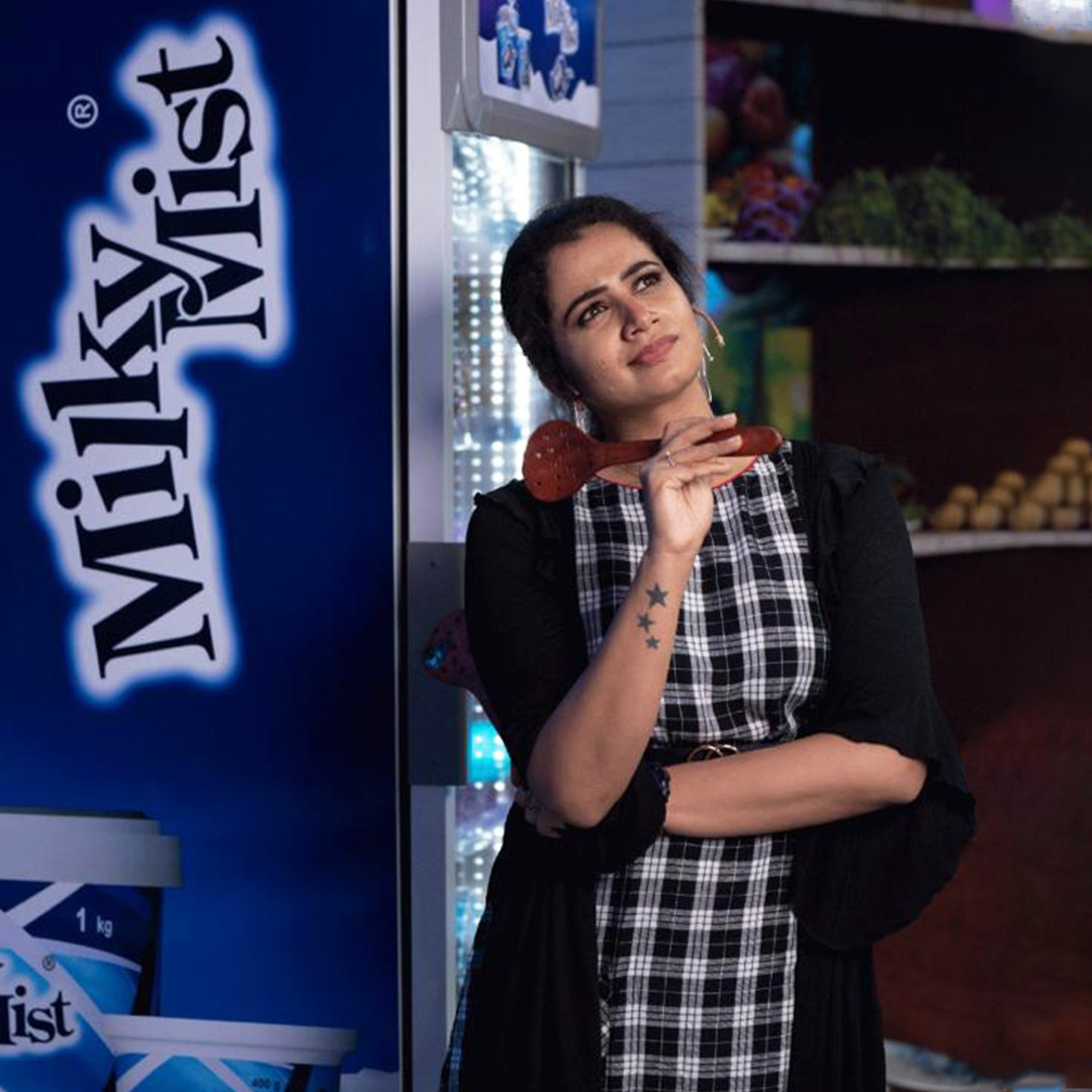 MilkyMistIndia's tweet photo. Transform your Sunday into a Fun-day with Zee Tamizh. These super queens are here to blow your minds off with some over-the-top entertainment and fun. Tune into Zee Tamizh at 8 pm on Sunday.
So are you Team Red or Team Blue??
#ZeeTamizh #SuperQueen #CookWithMilkyMist https://t.co/QpJ1nFyB6r