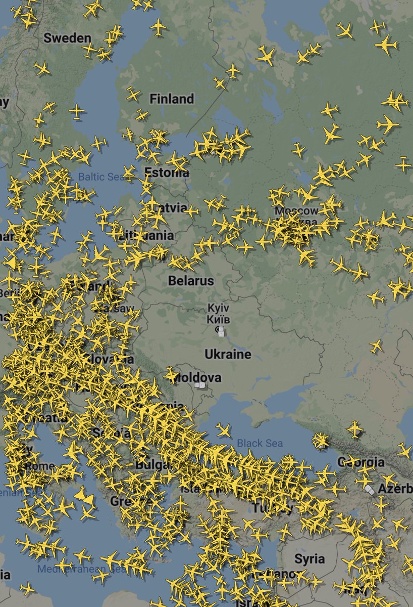 GuillaumeRozier's tweet photo. Pour suivre les guerres, il suffit de suivre l’absence d’avions. #Ukraina https://t.co/2PvYPpBxCx