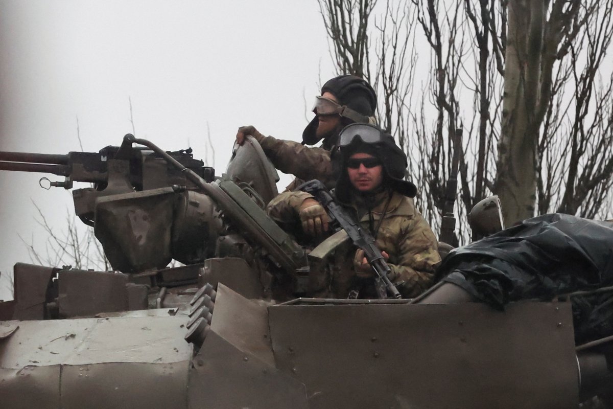 infobaeamerica's tweet photo. 🔴 28 fotos de cómo amaneció Ucrania tras los bombardeos de Rusia

🔶 Miles de personas buscan refugió luego de la invasión que ordenó Vladimir Putin esta madrugada

🔶 Misiles impactaron en zonas urbanas

https://t.co/kdLrQ34pwX https://t.co/k8cwVONTLY