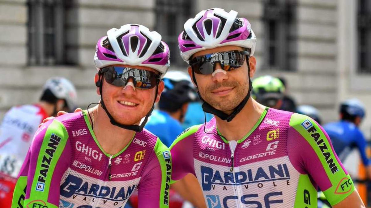 #Ciclismo
Filippo #Fiorelli e Giovanni #Visconti tra le gare in Galizia e gli scherzi sui social 👇 sporticily.it/2022/02/24/fio…