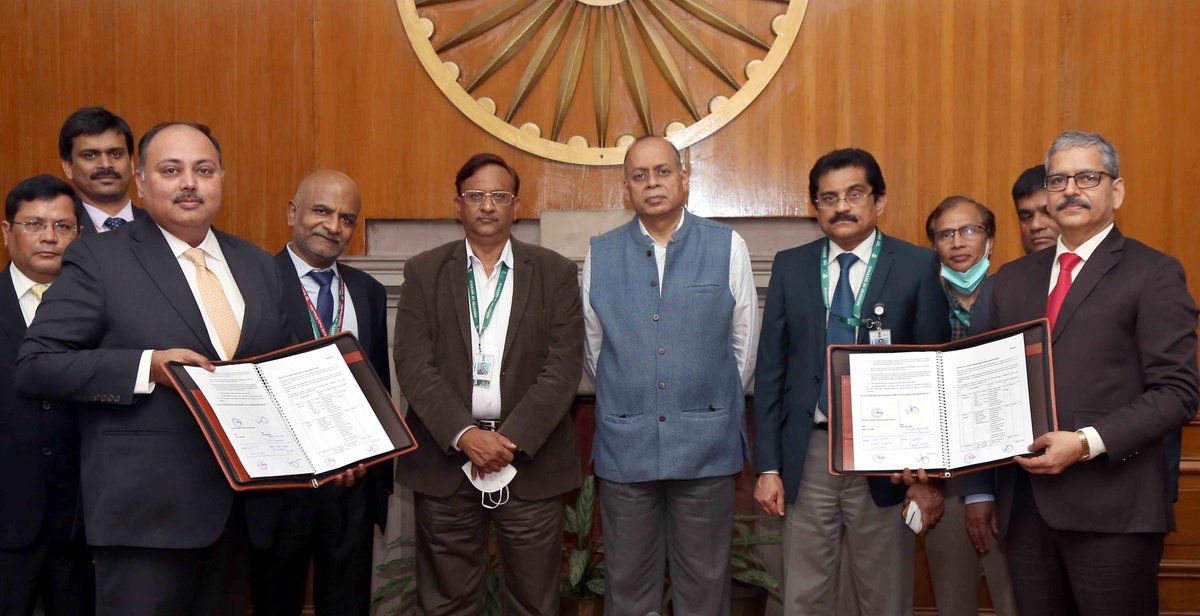 SpokespersonMoD's tweet photo. #DefenceAccountsDepartment  of #MoD signed an MoU w/ CSC e-Governance Services India Ltd, a special purpose vehicle under @GoI_MeitY to onboard pension services under System for Pension Administration (Raksha) {SPARSH} across more than 4 lakh #CSCs. 
Read➡️https://t.co/t2TffToOWK https://t.co/H4cLCH7dtK