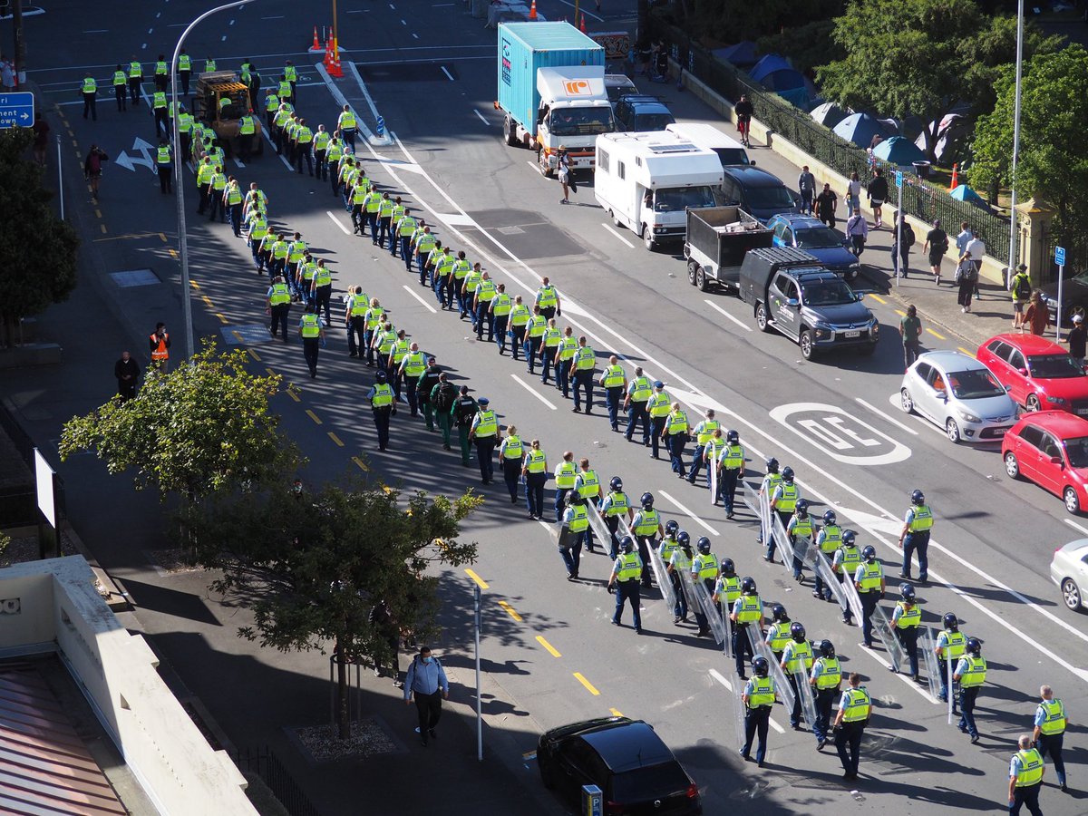 PatriotNz2022's tweet photo. Criminals in Nz must be laughing. So many cops in Wellington right now while the real criminals are running wild. https://t.co/YlPRzSVRDS