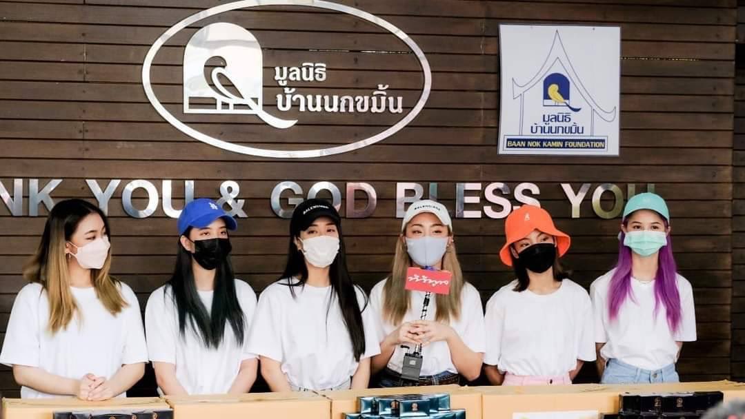 PpunnchOfficial's tweet photo. 🙏ขอขอบคุณพี่ๆศิลปิน 4EVE และผู้ใหญ่ใจดีจากบริษัทมิตรมายา ที่มาร่วมแบ่งปันความรักความสุขและทุนการศึกษาให้น้องๆบ้านนกขมิ้น ขอพระเจ้าอวยพรครับ #4EVE #Merigin #MiXMAGAZINE
CR : https://t.co/lumAalmRa8
#Punch4EVE https://t.co/GoHtEw0tKf