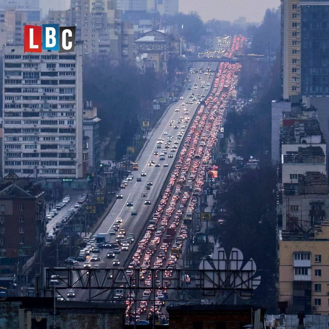 mi viene da piangere perchè gli uomini non hanno capito niente dalla storia. Queste immagini mi hanno distrutta, ho una paura terrificante di quello che potrà succedere #WWIII #RussiaUkraineConflict