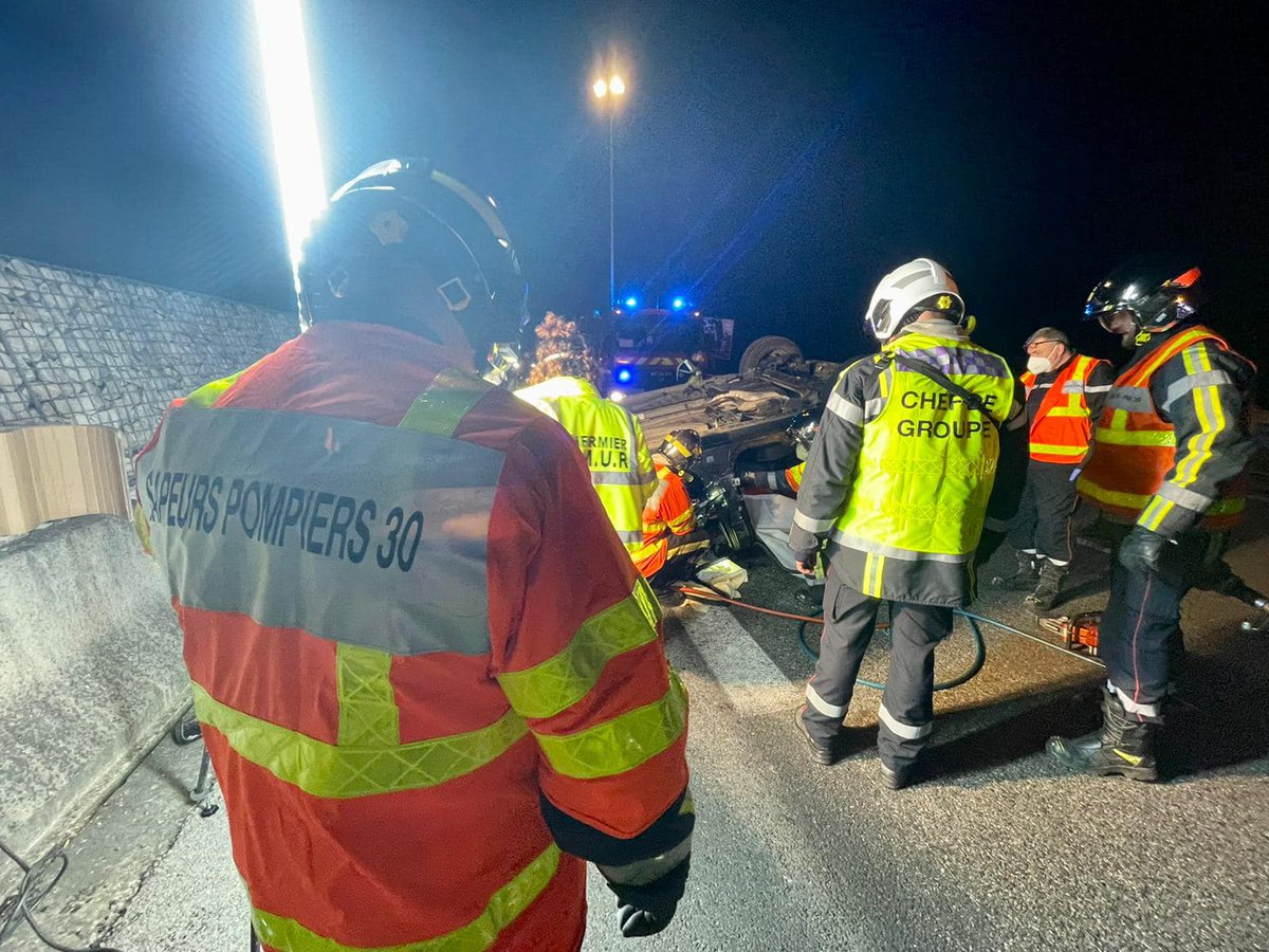 #intervention Les pompiers du Gard sont intervenus hier soir sur la 2x2 voies entre Nîmes et Ales pour un accident impliquant un véhicule léger. Une personne blessée a été rapidement prise en charge et extraite de son véhicule. Elle a été transportée vers le CHU de Nîmes.