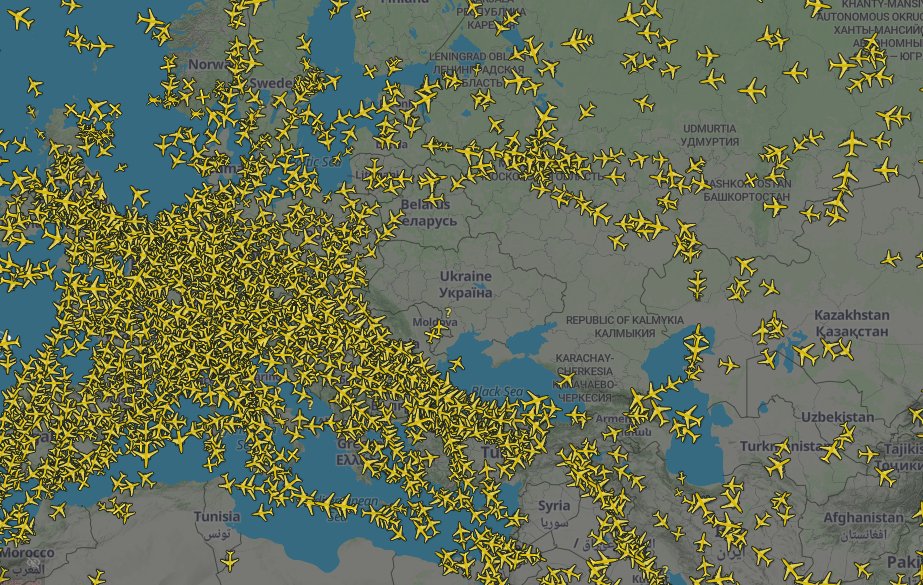 RT_com's tweet photo. FlightRadar right now https://t.co/BNXVZcaLUk
