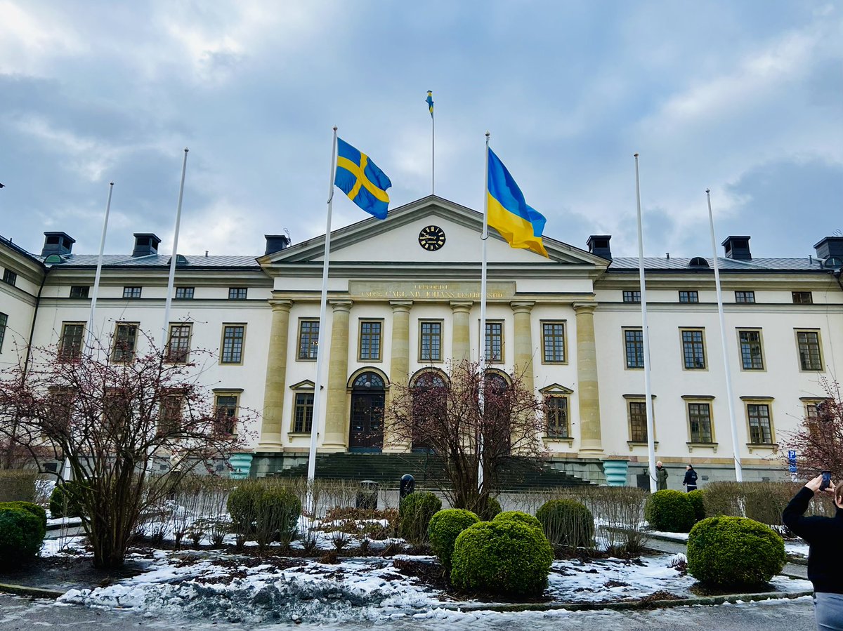 irene svenonius (@isvenonius) on Twitter photo Ukrainas sak är vår. 🇺🇦 För frihet, demokrati och fred i Ukraina har <a href="/regionstockholm/">Region Stockholm</a> nu hissat Ukrainas flagga bredvid den svenska i solidaritet med det ukrainska folket. Ukrainas sak är vår. 🇺🇦 För frihet, demokrati och fred i Ukraina har <a href="/regionstockholm/">Region Stockholm</a> nu hissat Ukrainas flagga bredvid den svenska i solidaritet med det ukrainska folket.