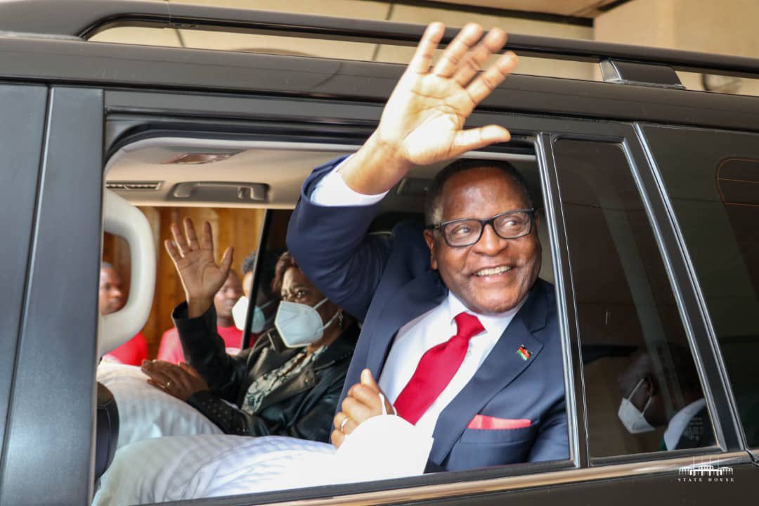 LAZARUSCHAKWERA's tweet photo. I have returned from a week-long tour of duty which took me first to #Brussels for the 6th #EUAU Summit then #Geneva for other equally important assignments. A successful trip that will transform sectors like Education, Health, Energy and Transport among others. https://t.co/aWy8ACm1b0