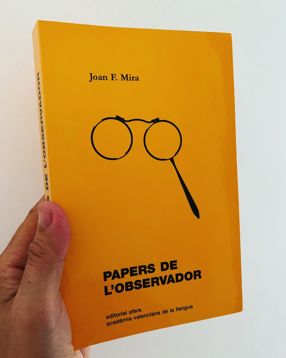 La de Joan F. Mira és una saviesa que brosta admiració però també somriures còmplices. No només és un geni erudit, és també un meravellós comunicador, un escriptoràs, un observador i un narrador que dosifica amb perfecció les idees. Llegeixo els papers de Mira amb felicitat.