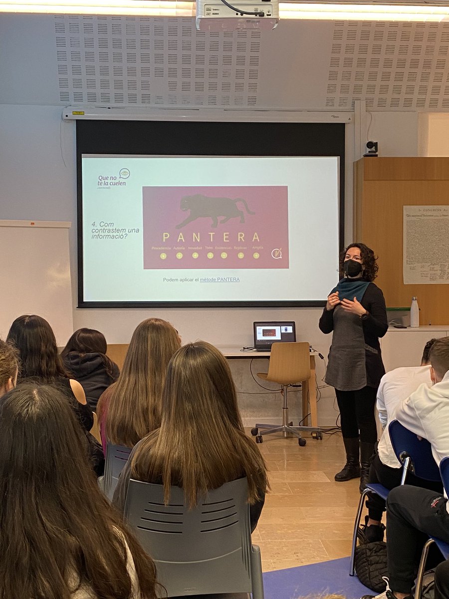 Continua la nostra formació a la biblioteca Ignasi Iglésias-Can Fabra! 💬 Els alumnes estan molt atents a com ens afecta la problemàtica de la desinformació 🤔❌ #AmericanSpaceBCN <a href="/USConsulateBCN/">U.S. Consulate General Barcelona</a> <a href="/bibcanfabra/">Biblioteca Ignasi Iglésias-Can Fabra</a> <a href="/BibliotequesBCN/">BibliotequesBCN</a> <a href="/EscolaArrels/">Escola Arrels</a>