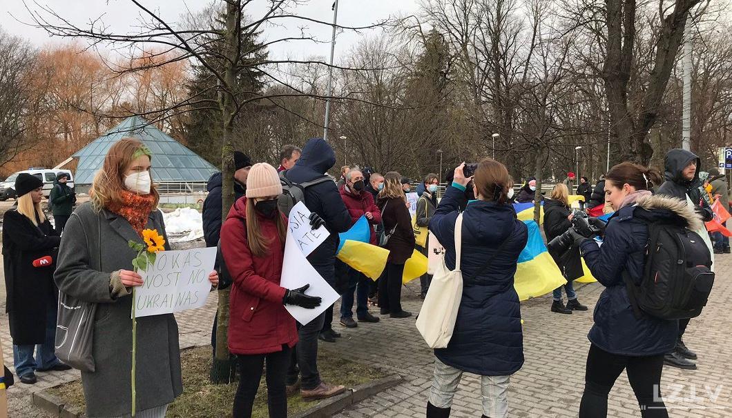 Новости 24 ситуация на украине. Пикеты в поддержку Украины. Ситуация на Украине. Рига поддержка Украина. Ситуация в Киеве сейчас.