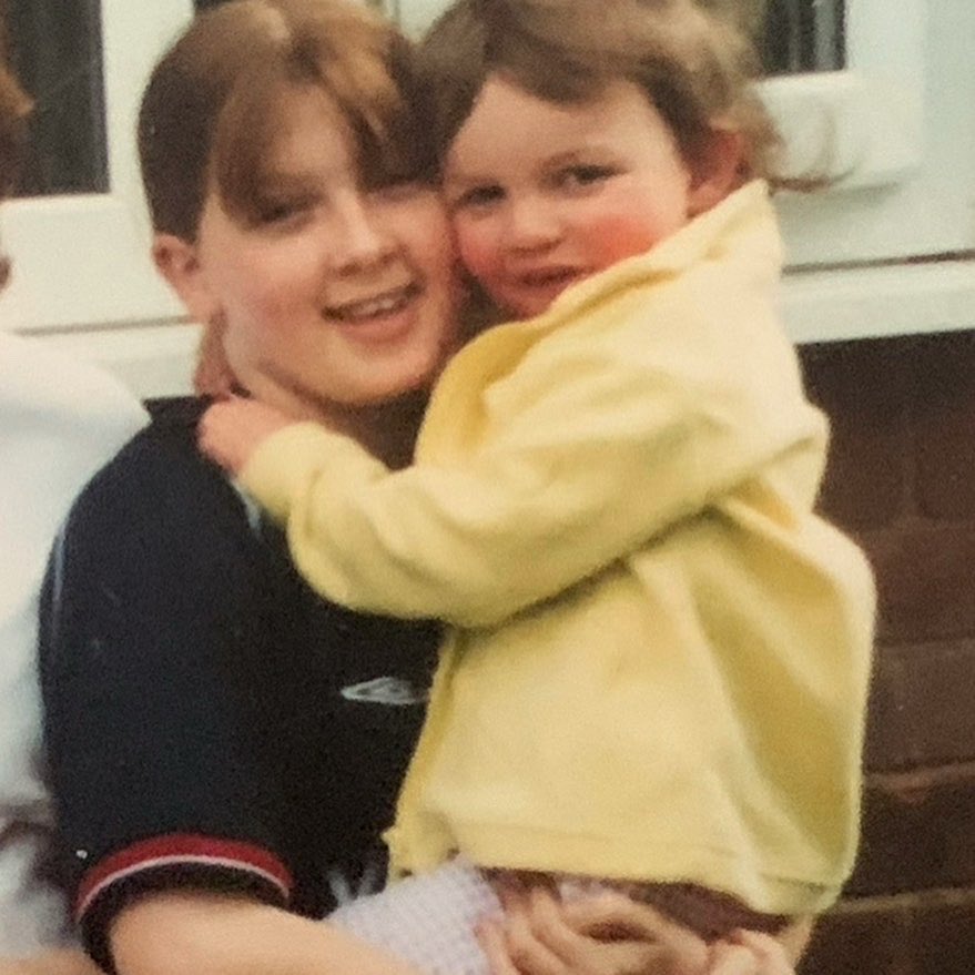 Icey1987's tweet photo. Today is FINALLY this day!! Our baby sister Megan is graduating (well she graduated 2 years ago but today is cap and gown day) π©π½βπ Iβm so unbelievably proud of #MyMegs you are a superstar!! Keep shining π #Proud #GraduationDay #BabySis https://t.co/uMrg70JouQ