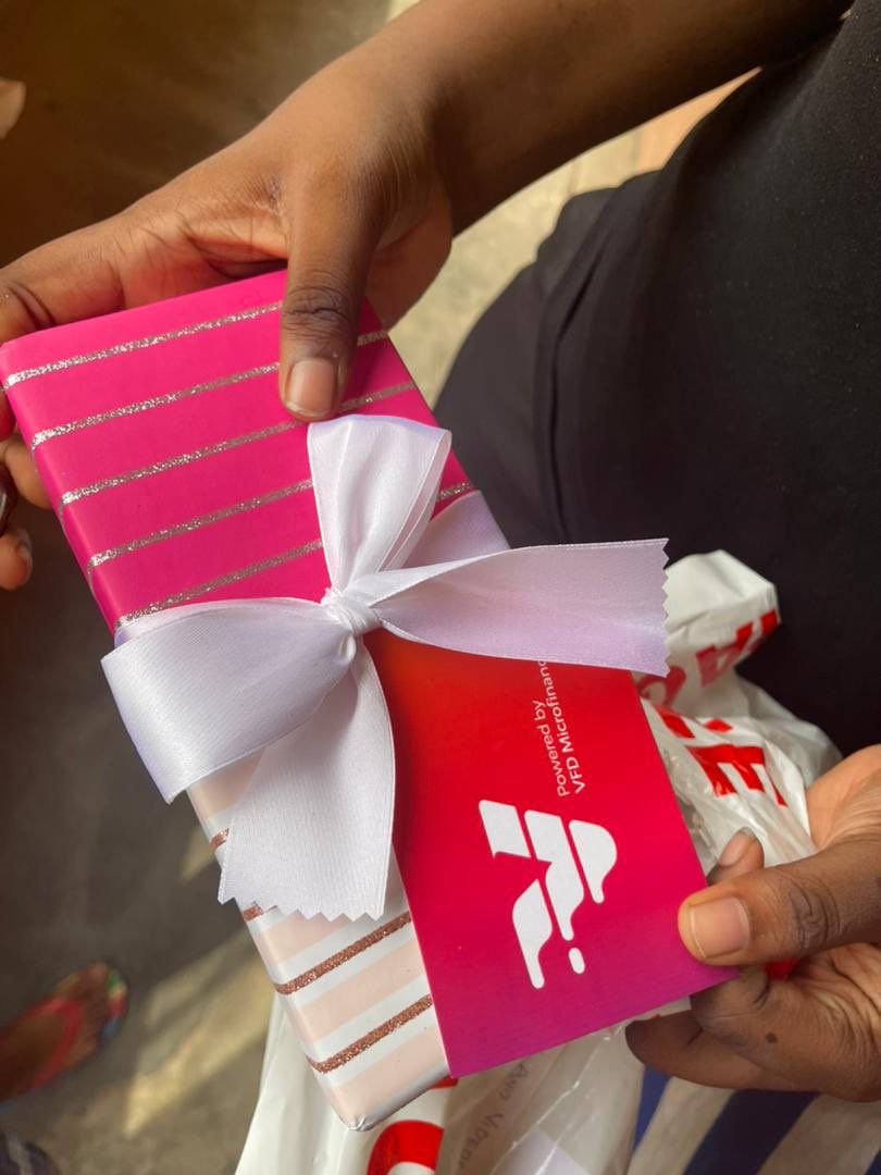 Faith_Esiri's tweet photo. Thank you @vbankng Received mine today😊🙏🤩🤩🤍🤍
Love the Packaging !😁
#Vbanktotheworld
#Vbankng
#BankwithV https://t.co/WSIi3mzwE4