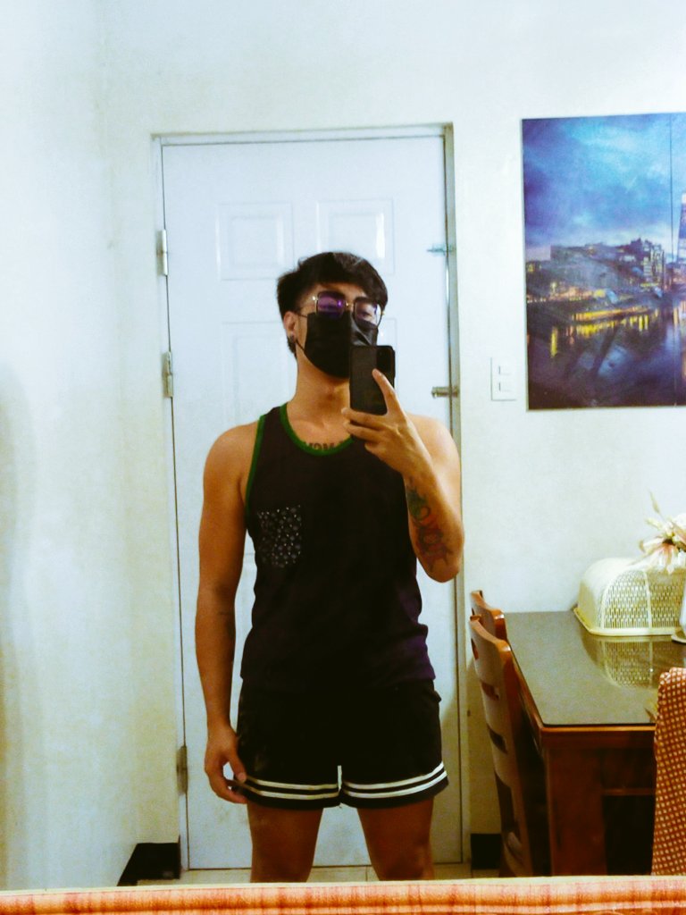 ajliscious24's tweet photo. Home alone🤔
#alterlucena
#alterquezon https://t.co/2tvBperlL7