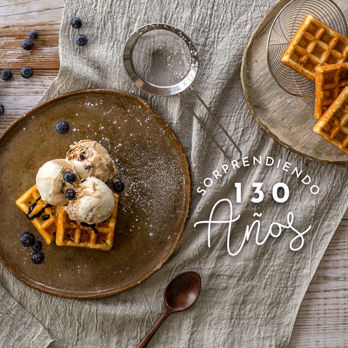 130 años después, queremos seguir sorprendiendo con el helado de gofre con nata, chocolate y trocitos de gofre de chocolate. Una idea que parte de uno de nuestros seguidores en Instagram y que estará disponible muy pronto.
#LaIbense1892 #instantesenormes #helados