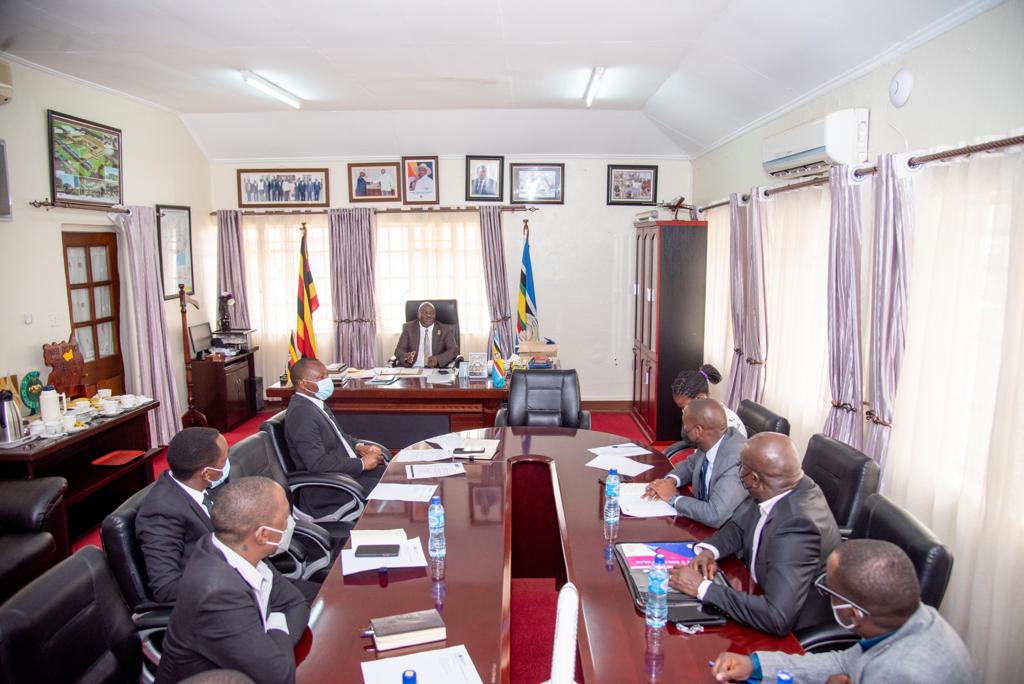 SurveyorsofUG's tweet photo. ISU Team headed by the ISU President – Dr Nathan Kibwami – paid a courtesy visit to Minister of Works and Transport (MoWT) Gen. Edward Katumba Wamala.

A number of issues, largely concerning Quantity Surveying, practice were discussed. https://t.co/rdrc4xKq5H