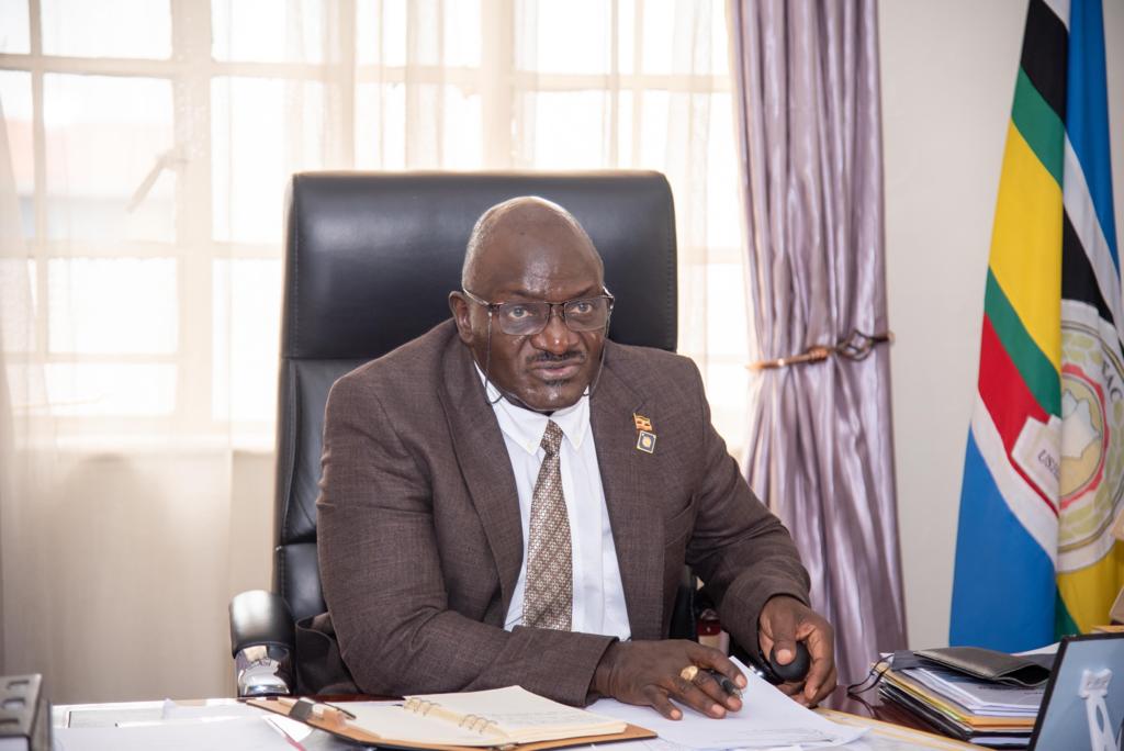 SurveyorsofUG's tweet photo. ISU Team headed by the ISU President – Dr Nathan Kibwami – paid a courtesy visit to Minister of Works and Transport (MoWT) Gen. Edward Katumba Wamala.

A number of issues, largely concerning Quantity Surveying, practice were discussed. https://t.co/rdrc4xKq5H