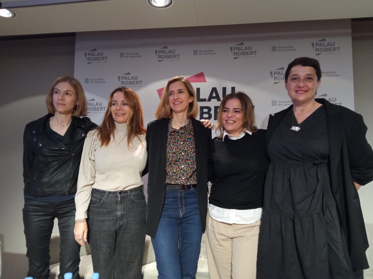 MktComCat's tweet photo. 🔴 #ElMiradorIndiscret
☑️ DONES AL PODER!
Gràcies @hableconeva #Twoelf @helenamarzo
#UnaDeDos @mas_creativas; @xeniacastella #TheDigitalAdgency; @PatriciaLujanB @School_Feminism i @rosa_roma per aquesta interessant i necessària sessió. 🔝 https://t.co/3CtqTzvzRt