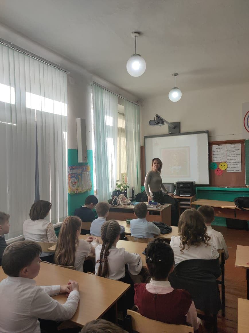 ⚡22 февраля сотрудниками историко-краеведческого музея МКОУ ДО «Дом творчества» проведен урок мужества для учеников МОУ «СОШ№2» п. Бабынино, посвященный Дню защитника Отечества, также в этот день в музее провели экскурсию для школьников.