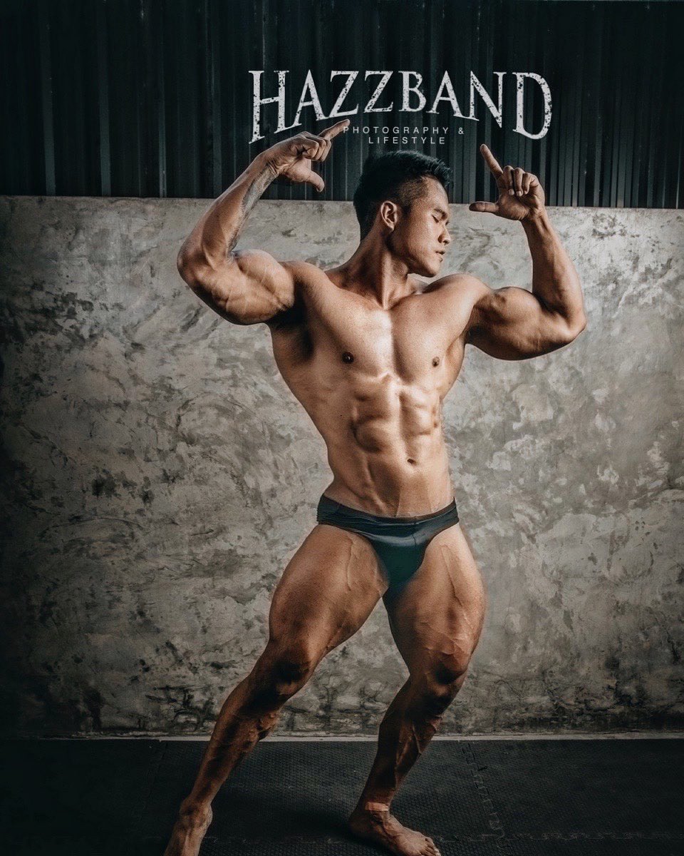 Symetry #HazzBand 3 More at OnlyFans.com/hazzbandexclus… Enjoy our latest #HazzBand 10 on Pubu. Download at bit.ly/3GuqhPo Model: Kwan IG: hazzband.th #ThaiMuscleMen #ThaiBodybuilding #Nude #Art #MusclePhotography #MaleNude #NudePhotography #MaleFigure
