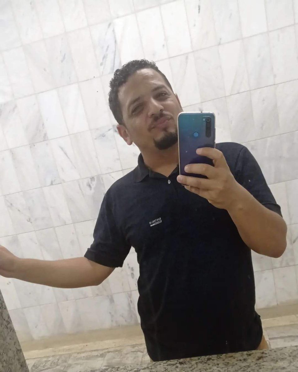 edu_cdeoliveira's tweet photo. Lute. Acredite. Conquiste. Perca. Deseje. Espere. Alcance. Invada. Caia. Seja tudo o quiser ser, mas, acima de tudo, seja você sempre. Boa tarde! 🥰🌹🐾 #lindoquesou #quarta #inthejob https://t.co/HB1p3DO15U