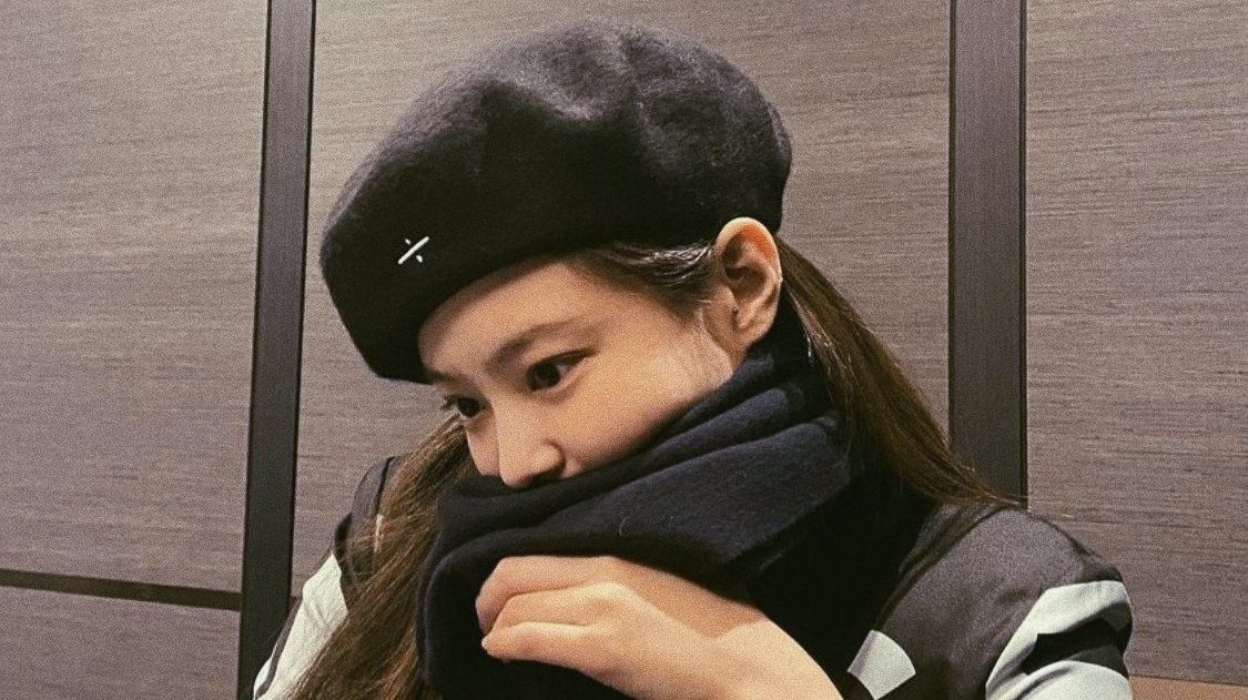 jnkfeels's tweet photo. "i want a girlfriend" no you want jennie kim from blackpink https://t.co/NlxBjBO9sW