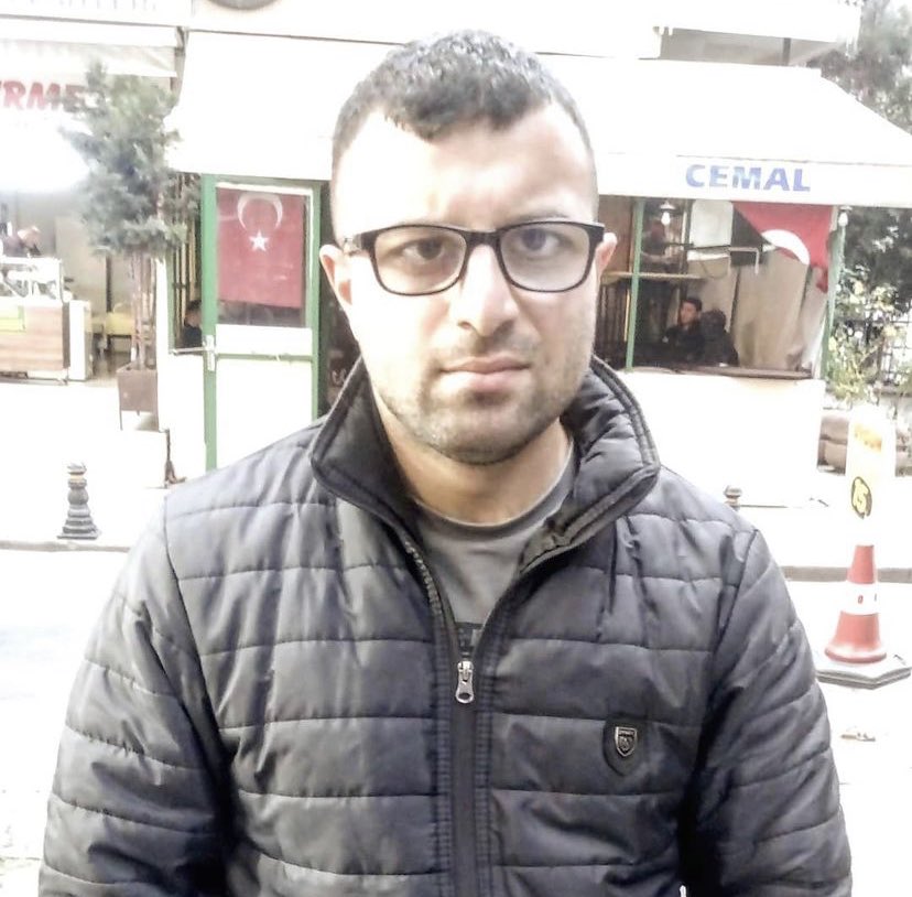 2019 yılında Tuzla Marina içinde bulunan Alaçatı Muhallebicisi isimli işyerinde çalıştığım dönemde aynı işyerinde çalışan Ömürcan Atbaş isimli hiçbir arkadaşlığım bulunmayan kişi tarafından yıllardır tehdit ve tacize uğruyorum.