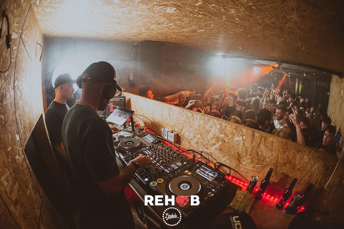 Five Bar tweet media