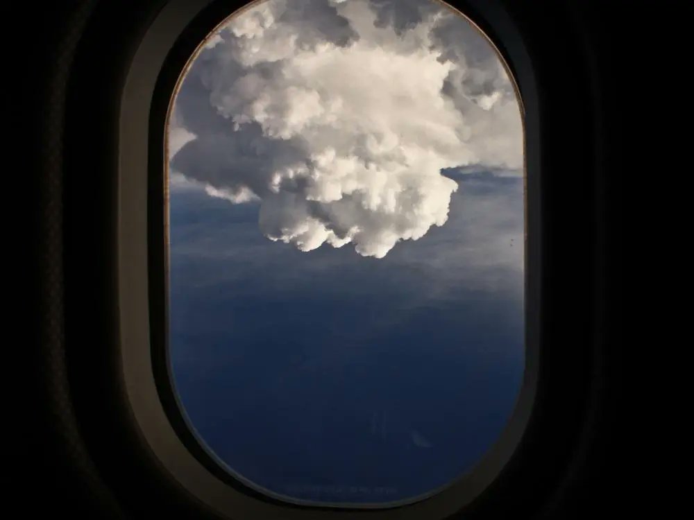 tanerelhan's tweet photo. Title: Above the clouds.
Clouds have always symbolized positive emotions. My cloud aims the opposite.
This frame, posed on the pellicle during flight, represents my upset feelings.
(@)PhotographersCorner
#frameinaframe https://t.co/CHHN6SpIbM