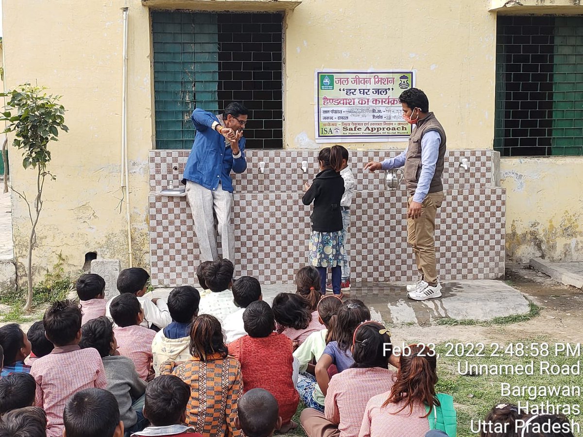 SafeApproachNGO's tweet photo. जल जीवन मिशन | हर घर जल योजना | Jal Jeevan Mission (JJM) Yojana. Bjp की सरकार का कहना है कि जल जीवन मिशन को अब पूरी शक्ति के साथ आगे बढ़ाया जायेगा, और सभी के घरों तक शुद्ध पीने का पानी पाइप के जरिए नलों तक पहुँचाया जाएगा। https://t.co/iAGmPUrK48