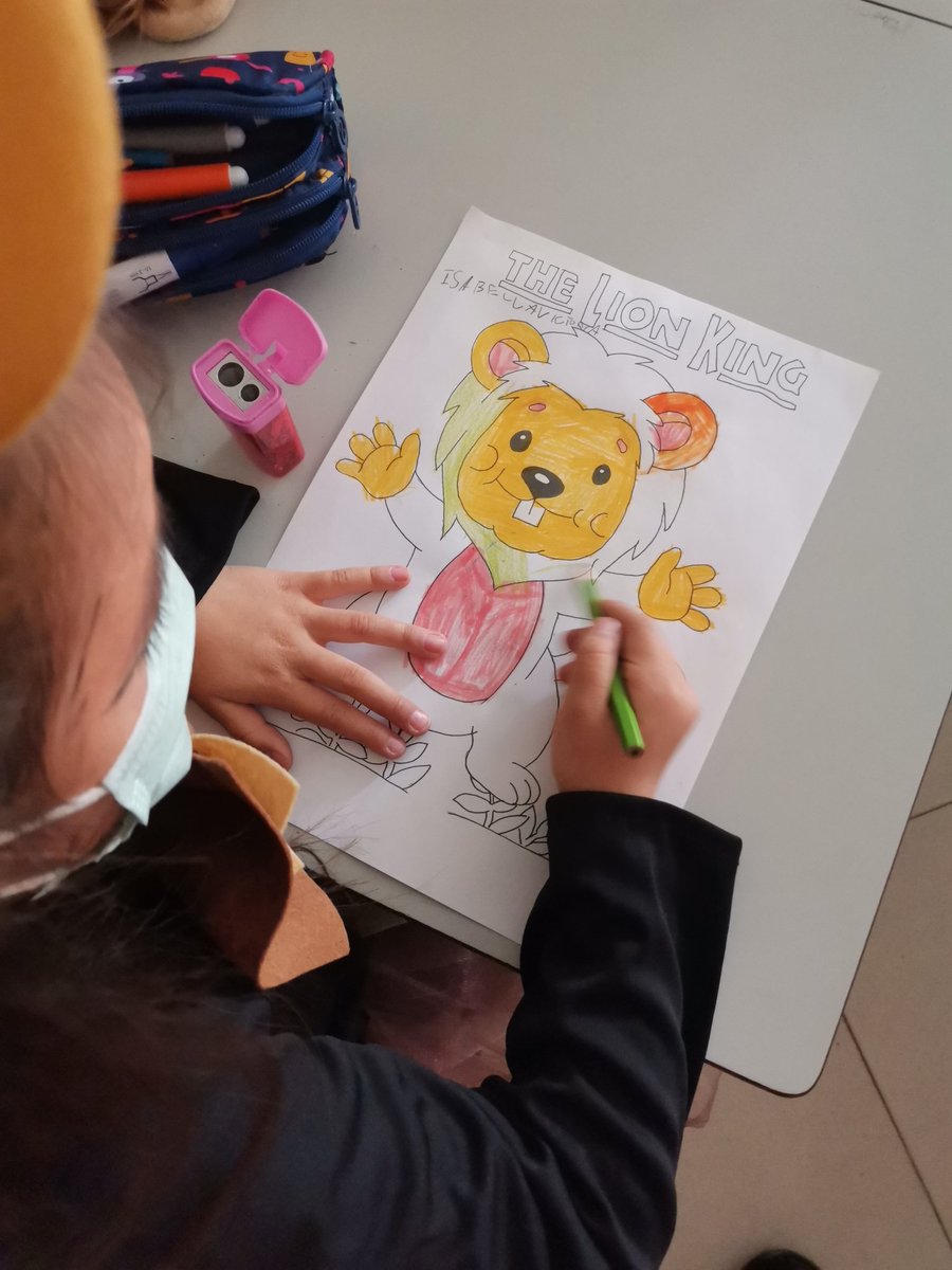 Carl0sTercer0's tweet photo. #BroadwayInCarlosIII los niños y niñas de 1°Primaria con sus maestras están trabajan como unos bestias. #TheLionKing #Carnaval2022 #Carnaval #CarlosIIISomosArtistas #CarlosIIIProductions #CarnavalAranjuez #Aranjuez #ElReyLeón. https://t.co/iiQVK4QfLc