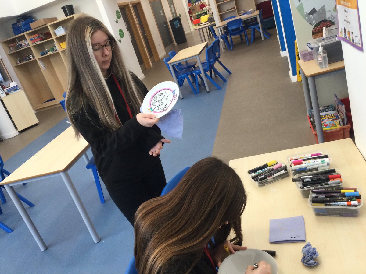 SchoolHillside1's tweet photo. Treat time in #P7LHillside this morning! #Soundofsuccess #MarbleJar 👏👏 https://t.co/cz4EXTvVVs