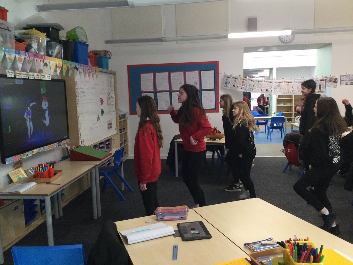 SchoolHillside1's tweet photo. Treat time in #P7LHillside this morning! #Soundofsuccess #MarbleJar 👏👏 https://t.co/cz4EXTvVVs