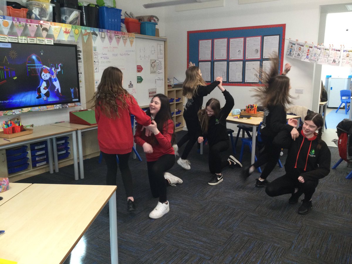 SchoolHillside1's tweet photo. Treat time in #P7LHillside this morning! #Soundofsuccess #MarbleJar 👏👏 https://t.co/cz4EXTvVVs