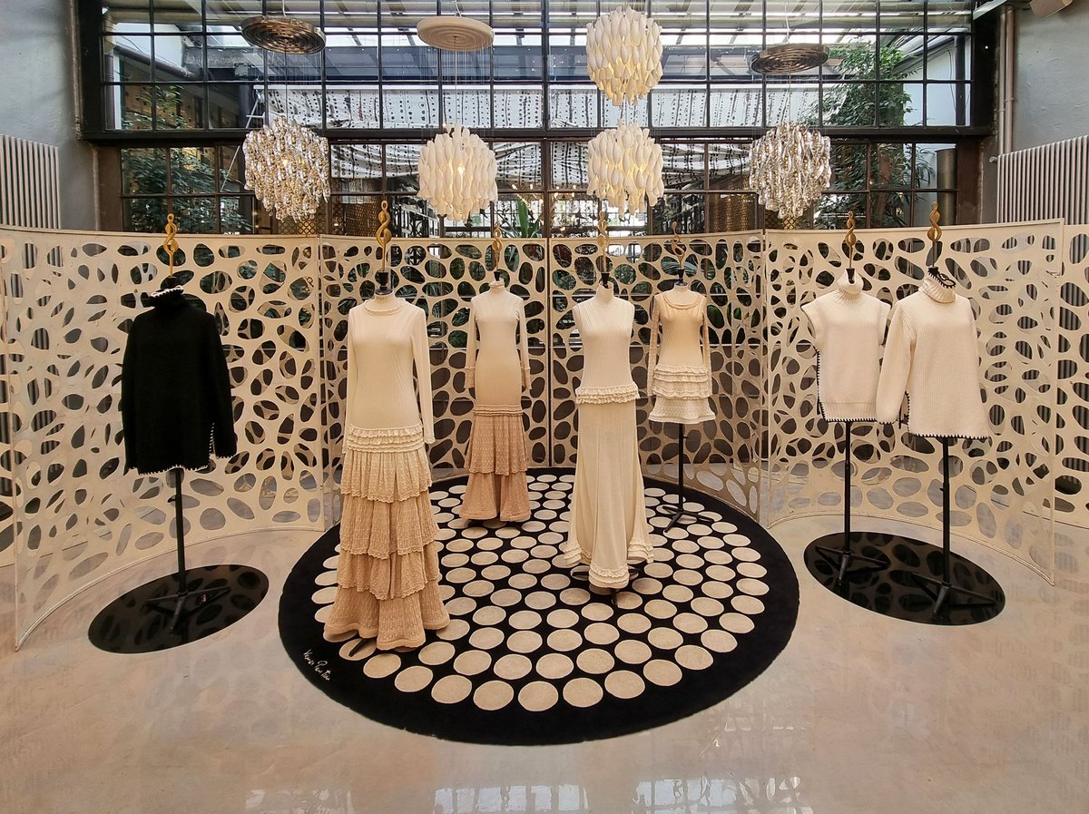 MILANO FASHION WEEK at 10 Corso Como

MALO, the historic Florentine maison specializing in cashmere knitwear since 1972, enters in the calendar of the CNMI, The National Chamber for Italian Fashion and celebrates its 50 years of history at 10 Corso Como.

Exclusively in-store