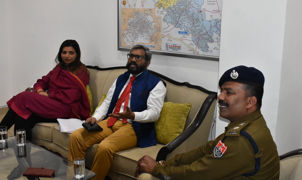 HSBawa_Official's tweet image. ਅਨੁਸਾਰ ਸੁਰੱਖਿਆ ਪ੍ਰੋਟੋਕਾਲ ਦੀ ਕੀਤੀ ਜਾ ਰਹੀ ਹੈ ਪਾਲਣਾ: ਡਾ.ਰਾਜੂ - ਮੁੱਖ ਚੋਣ ਅਫ਼ਸਰ ਨੇ ਸਟਰਾਂਗ ਰੂਮਾਂ ਦੀ ਕੀਤੀ ਚੈਕਿੰਗ  tinyurl.com/23bj82fw
#DrSKarunaRaju #StrongRooms #SecurityProtocol #ECI #ElectionCommission #Punjab #PunjabElections #PunjabElections2022 #YesPunjab