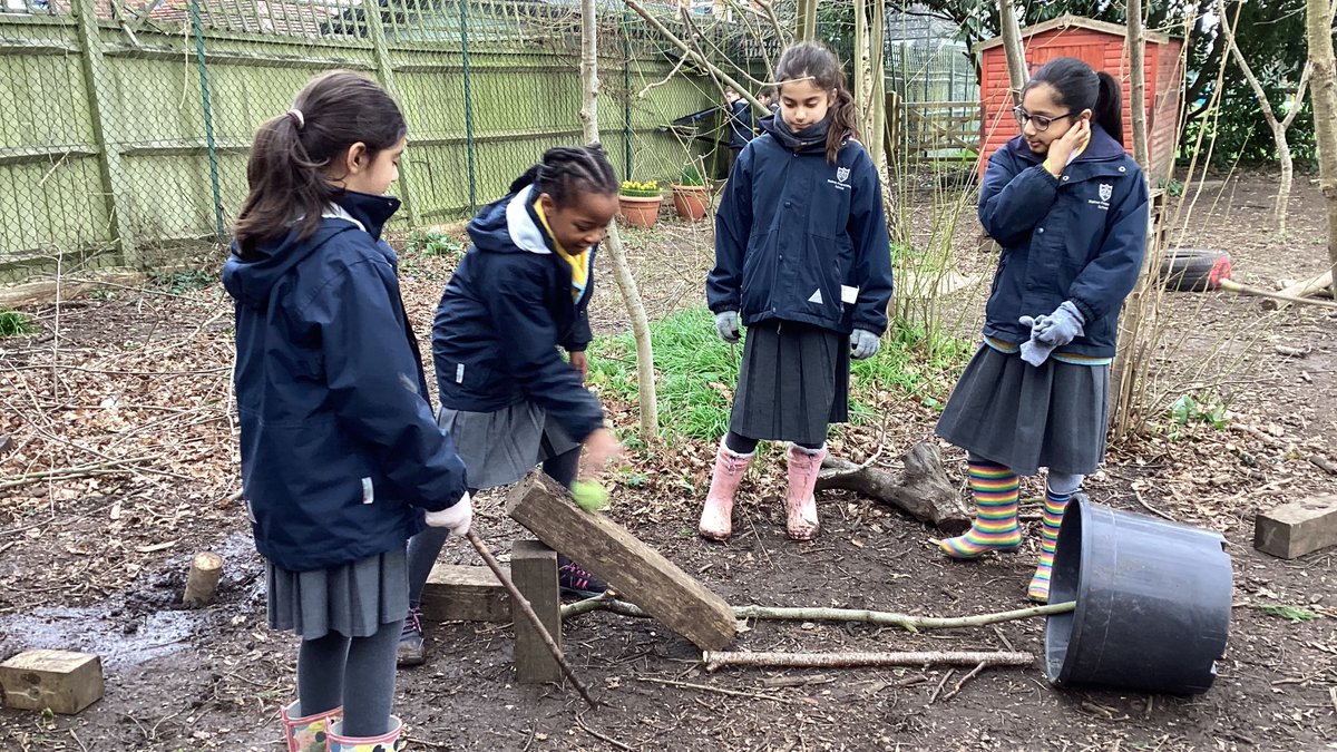 StainesPrepSci's tweet photo. #StainesPrepYear4 were creating imaginative trick shots for balls in #StainesPrepForestSchool this week. Great fun in the sun! #StainesPrepScience #StainesPrepOutdoorLearning https://t.co/KUmGeFAdt4