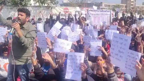 राजस्थान बेरोजगार एकीकृत महासंघ के प्रदेश अध्यक्ष उपेन यादव अपनी विभिन्न मांगों को लेकर फिर मैदान में है बेरोजगारी के खिलाफ उनका मिशन न तो रुकेगा न उपेन पीछे हटेंगे लखनऊ समझौते को सरकार पूरा करें
<a href="/TheUpenYadav/">Upen Yadav (मोदी का परिवार)</a> 
#AshokGehlot