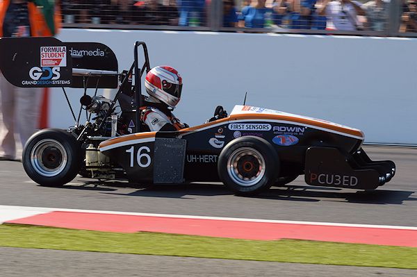 FormulaStudent's tweet photo. More #ThrowbackThursday to #FS2013 @tudresden_de @Team_HARE @UHRacing https://t.co/M11hlxC1hk