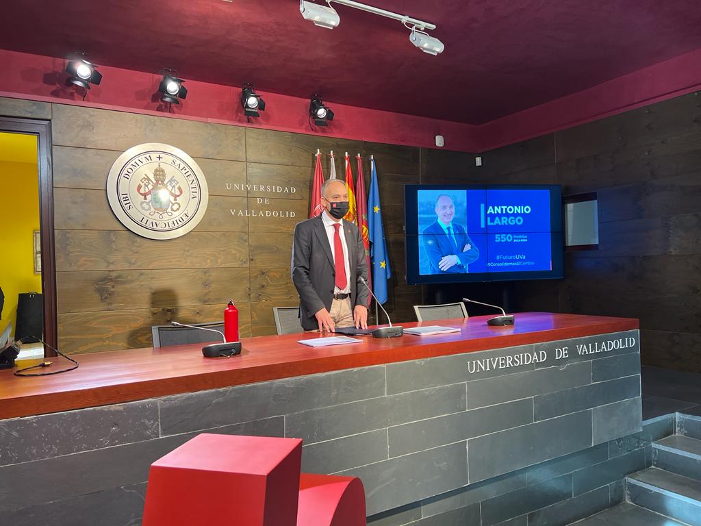 No tengo otro interés que el del servicio. Mi único afán es llevar a la Universidad de Valladolid donde merece. 
Con toda mi ilusión y con una gestión limpia y eficaz como aval, me presento como candidato a Rector.
Hechos son lo que presentamos, hechos son lo que nos avalan.