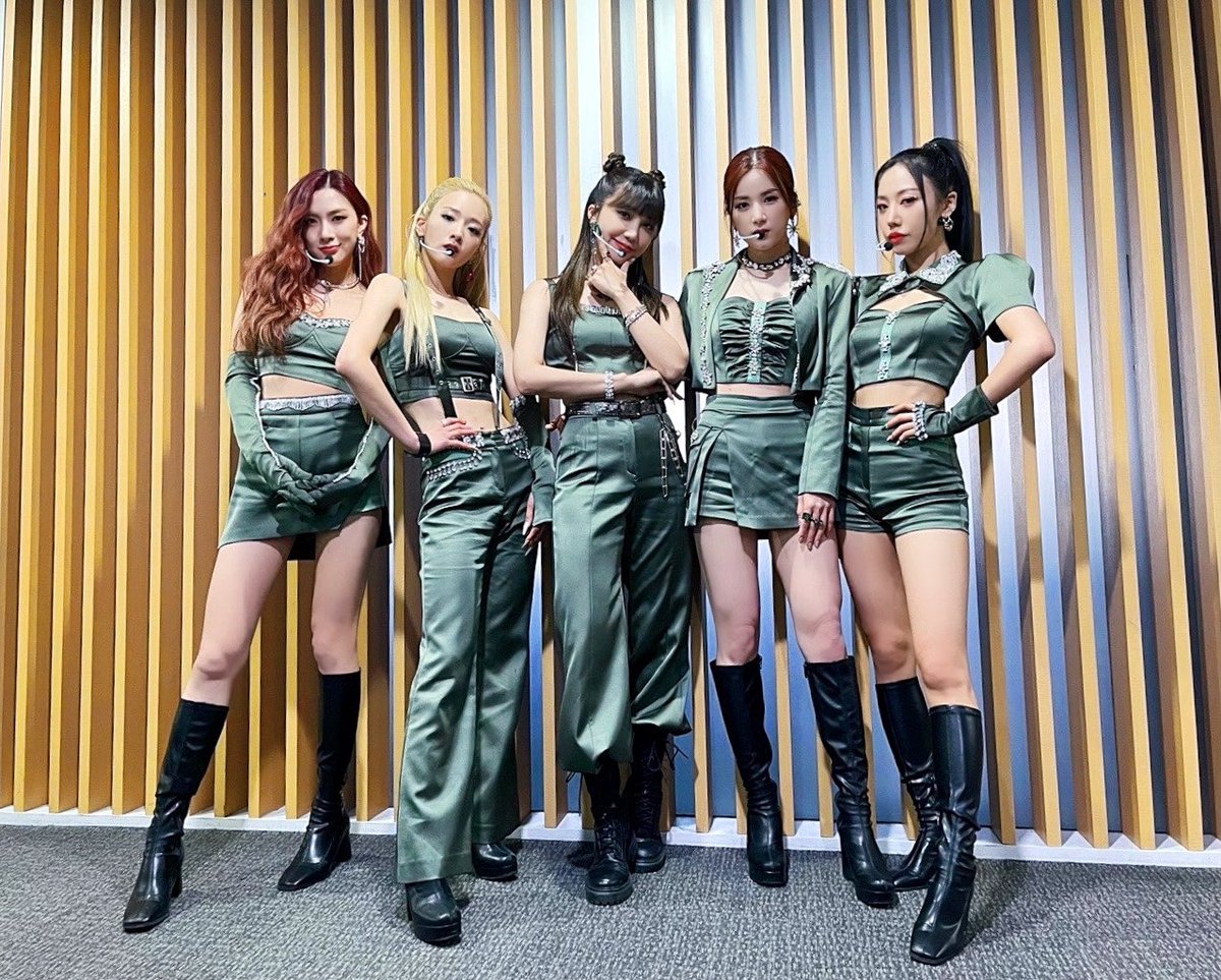 Apink_2011's tweet photo. [#에이핑크] 220224 #엠카운트다운
핑순이들과 함께 떠났던
엠카운트다운 'Trip' 즐거우셨나요!?🥰
핑순이들의 매력에 에이핑크를 떠나지 못해 보내지 못해🎵
남은 핑순이들과의 Trip도 기대 많이 해주세요💕

#Apink
#HORN #Dilemma https://t.co/MIPjizFKMz