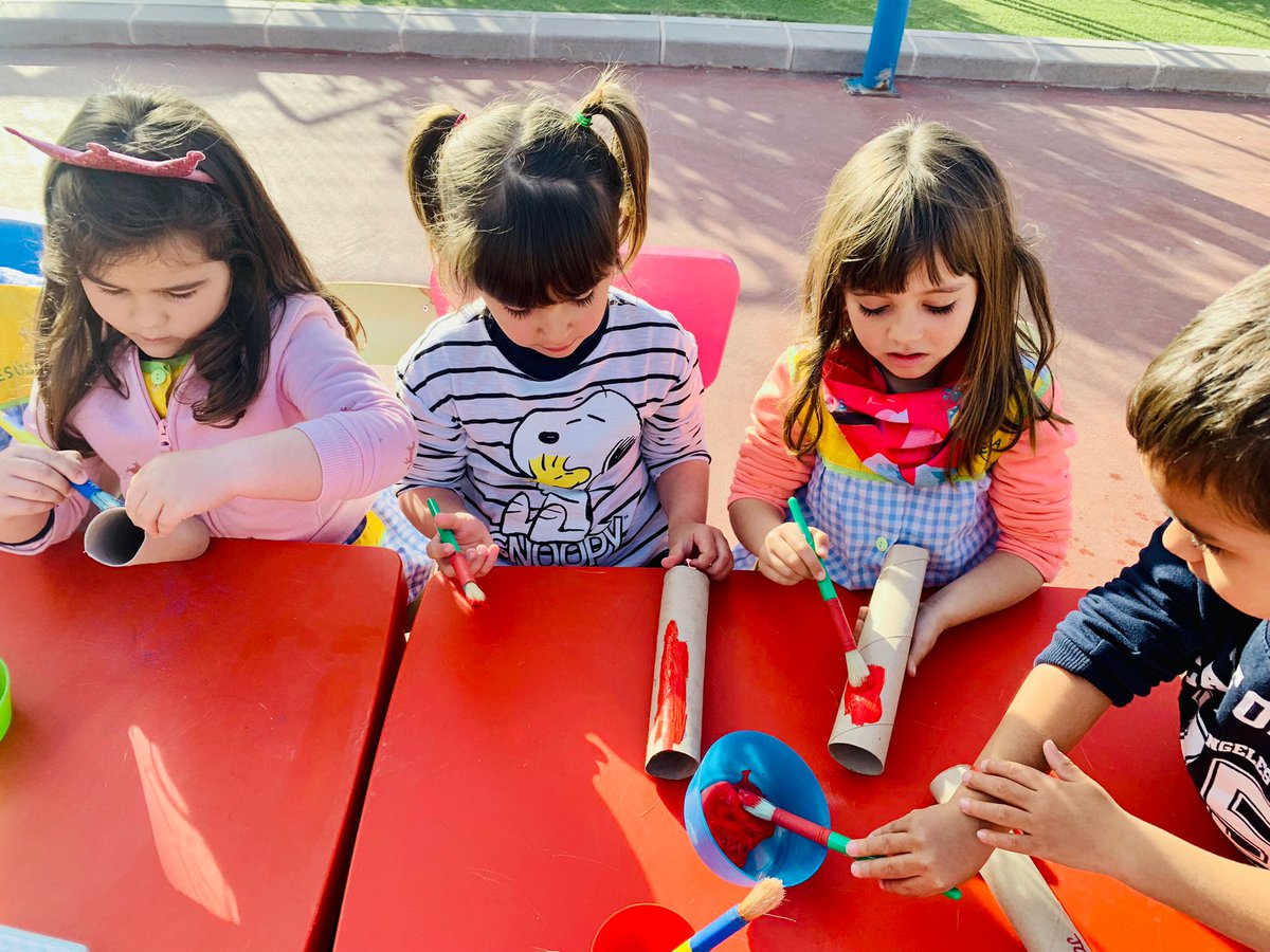 CeipMadre's tweet photo. Taller de catalejos dentro del proyecto "El Mar" ¡Cómo nos gusta la vida pirata! @Educarm @campuzano_mabel @RmAdeip https://t.co/0hNQ3CUW3g