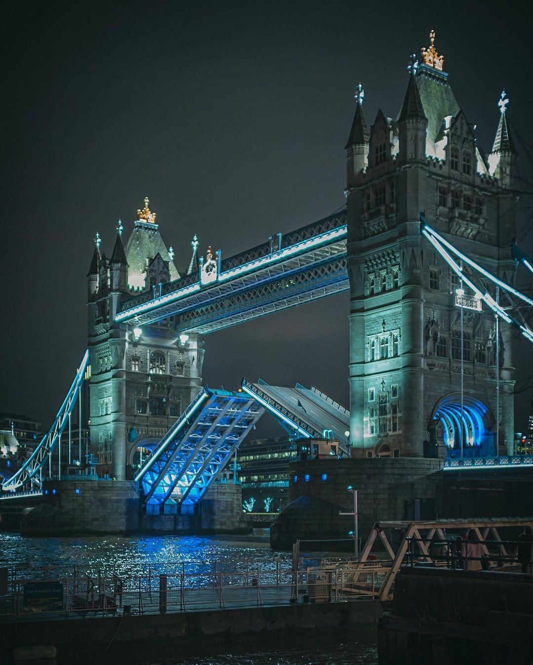 144 Pounds To Kg Tower Bridge on X: "Did you know that Tower Bridge is designed to lift in a wind pressure of 56 pounds (25,401 kg) per square foot (56 kPa) or a wind speed