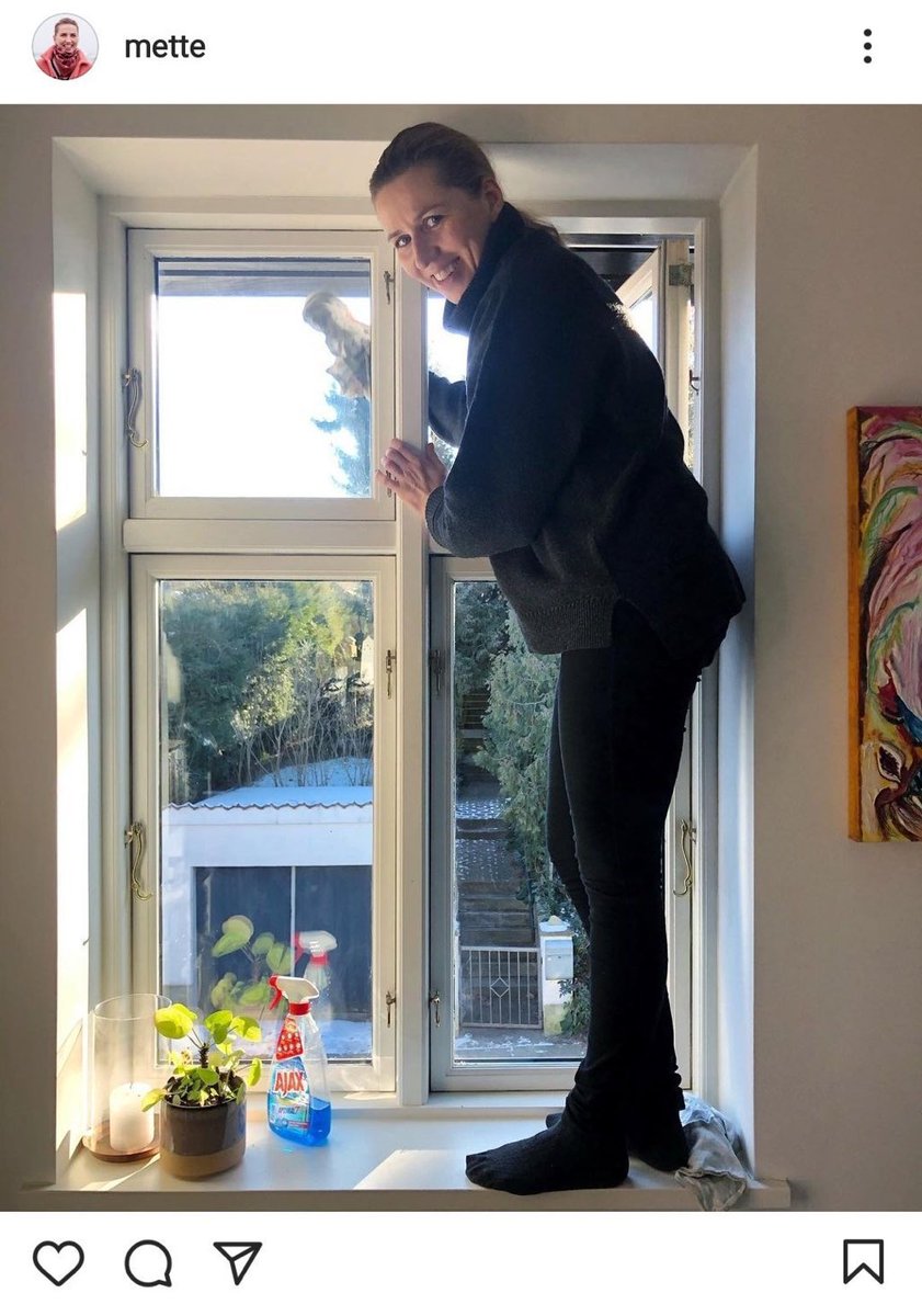 Soldaki Kültür Bakanı’nın eşi Pervin Ersoy’un, sağdaki Danimarka başbakanının paylaşımı