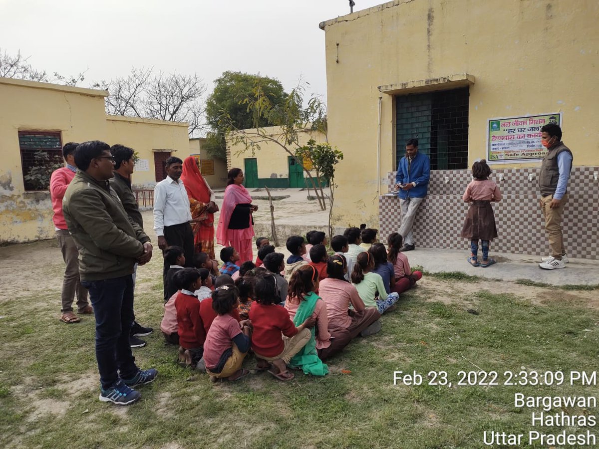 SafeApproachNGO's tweet photo. पानी मनुष्य के जीवन को वह अहम हिस्सा है जिसके बिना इंसान अपने जीवन के सफर को पूर्ण नहीं कर सकता है। व्यक्ति के जीवन जीने के लिए पानी की सबसे महत्वपूर्ण भूमिका है वह अपनी आवश्यकताओं की पूर्ति को तभी पूरा कर सकता है जब उनके जीवन में पानी की सुविधा उपलब्ध है। 
#JJM #hargharnaljal https://t.co/Kg3s0HkUmj