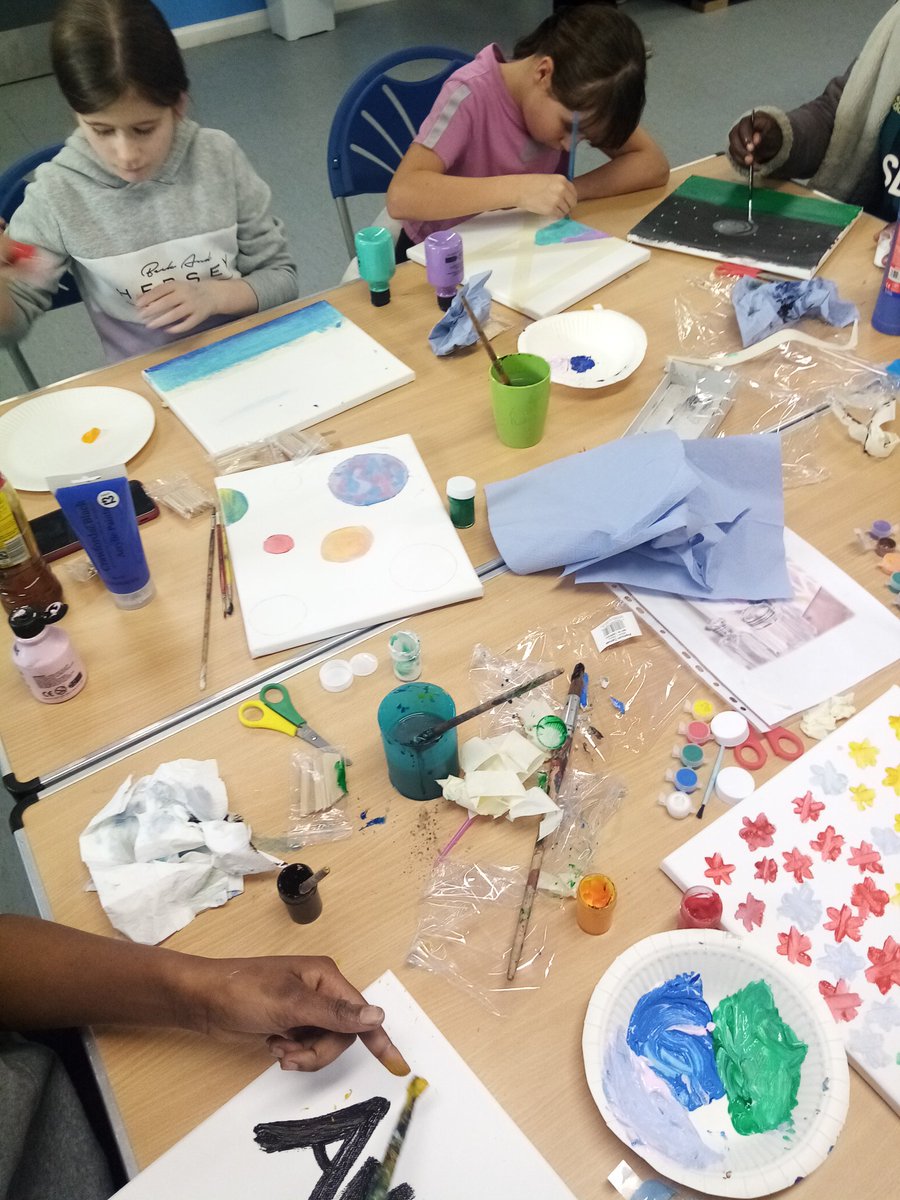 Another arty session at <a href="/nowells/">Nowell Strite</a> with <a href="/YouthAssocUK/">Youth Association</a> <a href="/healthyholidays/">healthyholidays</a>. Time to showcase our talented kids from ages 2 to 16yrs. #happykids #happyparents 🏡#ourhouse <a href="/GroupNowell/">Nowell Mount Community Group</a>