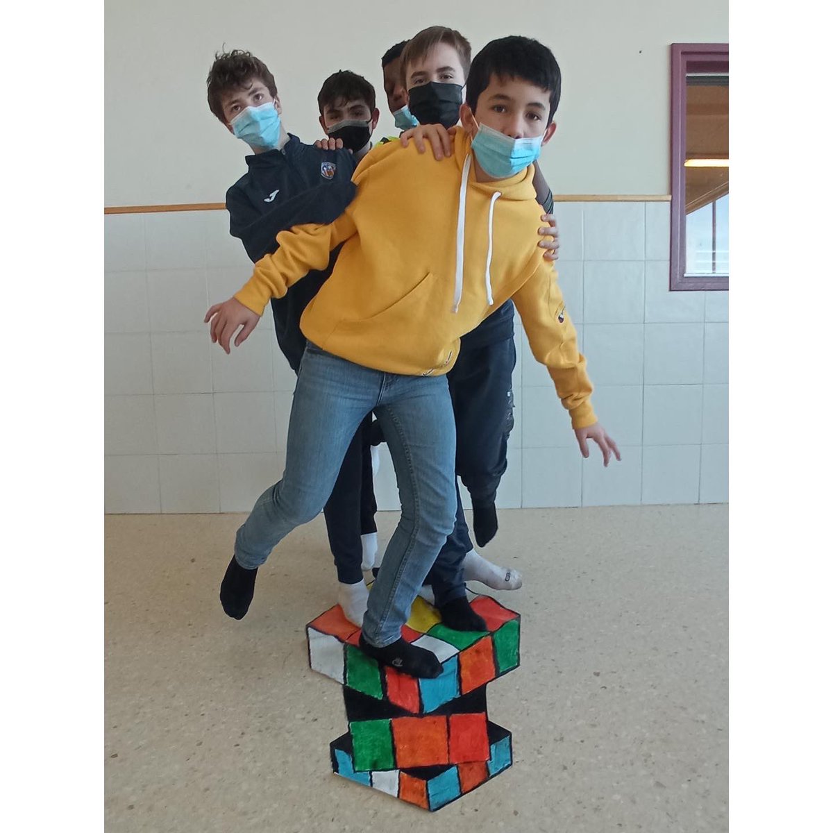 VedrunaTona's tweet photo. VOLUM 🔝
L'alumnat de segon d'ESO durant el primer quadrimestre han treballat de manera transversal matemàtiques, tecnologia i visual i plàstica dins del projecte VOLUM.
Han après gaudint, experimentant, equivocant-se. Aconseguint també uns bons resultats!
#ProjectesEVT https://t.co/YieORzcUYI