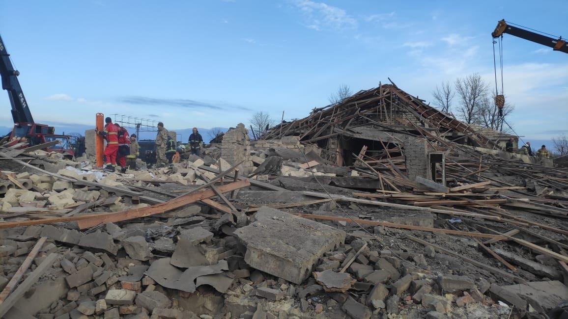 Сколько рф погибло на украине сегодняшний. Обломки взорванных домов. Взорванный дом.
