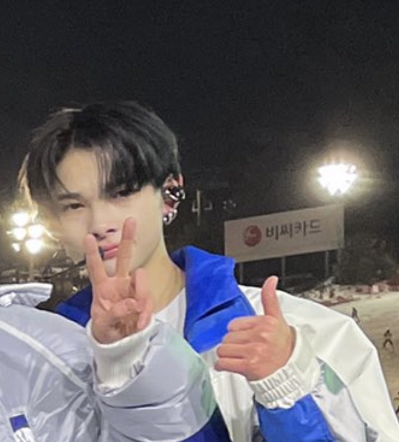 s_jaeyuniversee's tweet photo. @ENHYPEN Look at this is baby so smol and tiny 😭😭🥺🥺 https://t.co/jk0cDf68n6