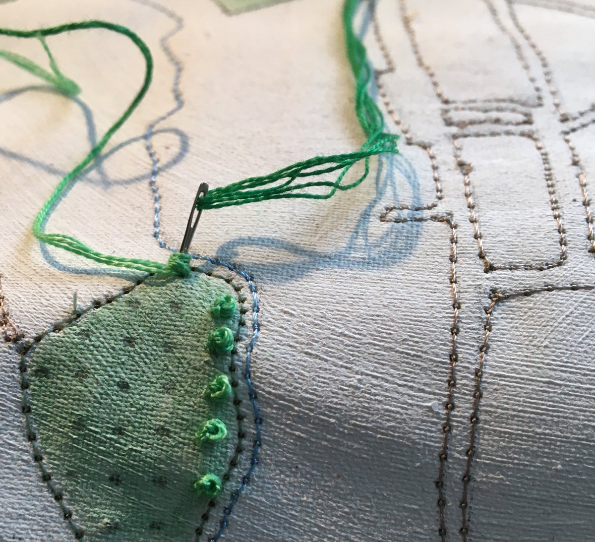 cmstealey's tweet photo. Work in progress.
French knots = Apple trees.
#textileart #textileartist #handembroidery #freemotionembroidery #frenchknots  #orchard #stream #historicallandscape #historicalmaps #mapart #twopairsofglasses #extremecloseup https://t.co/6RX7qT6BLd